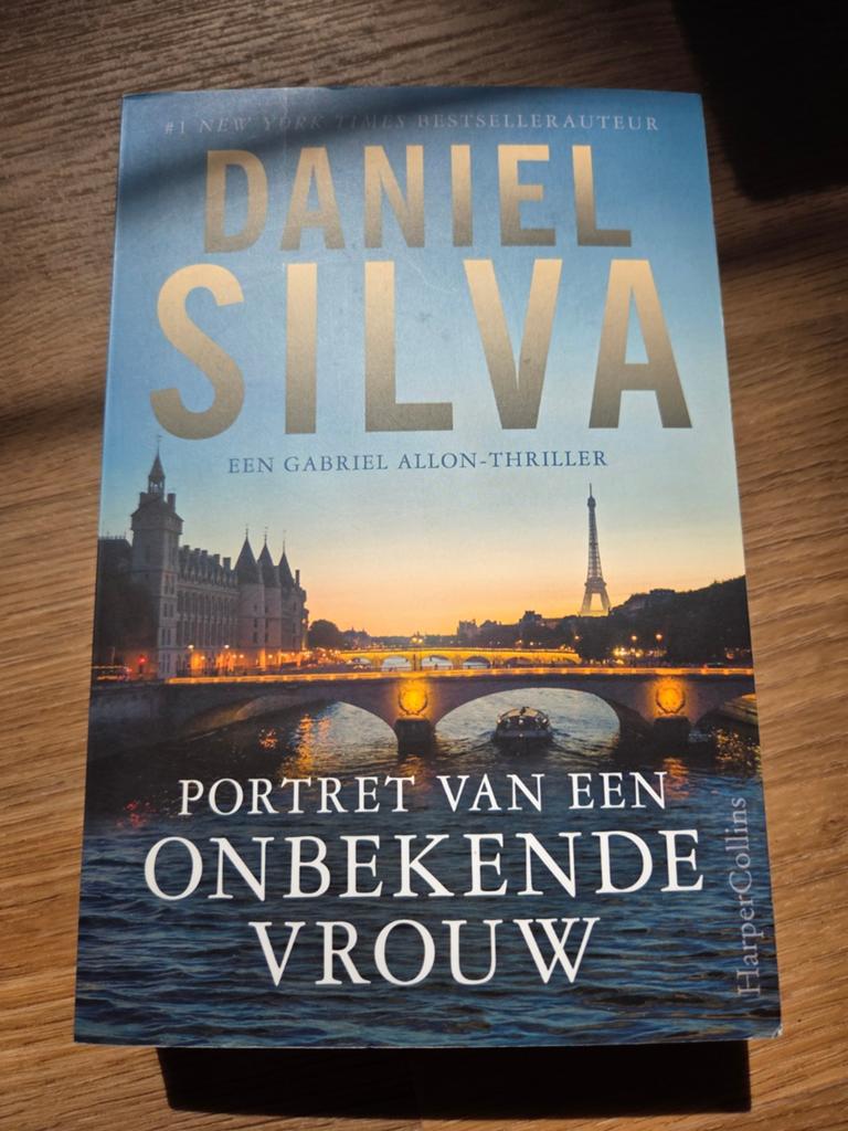 Daniel Silva - Portret van een onbekende vrouw, Boeken, Ophalen of Verzenden, Daniel Silva