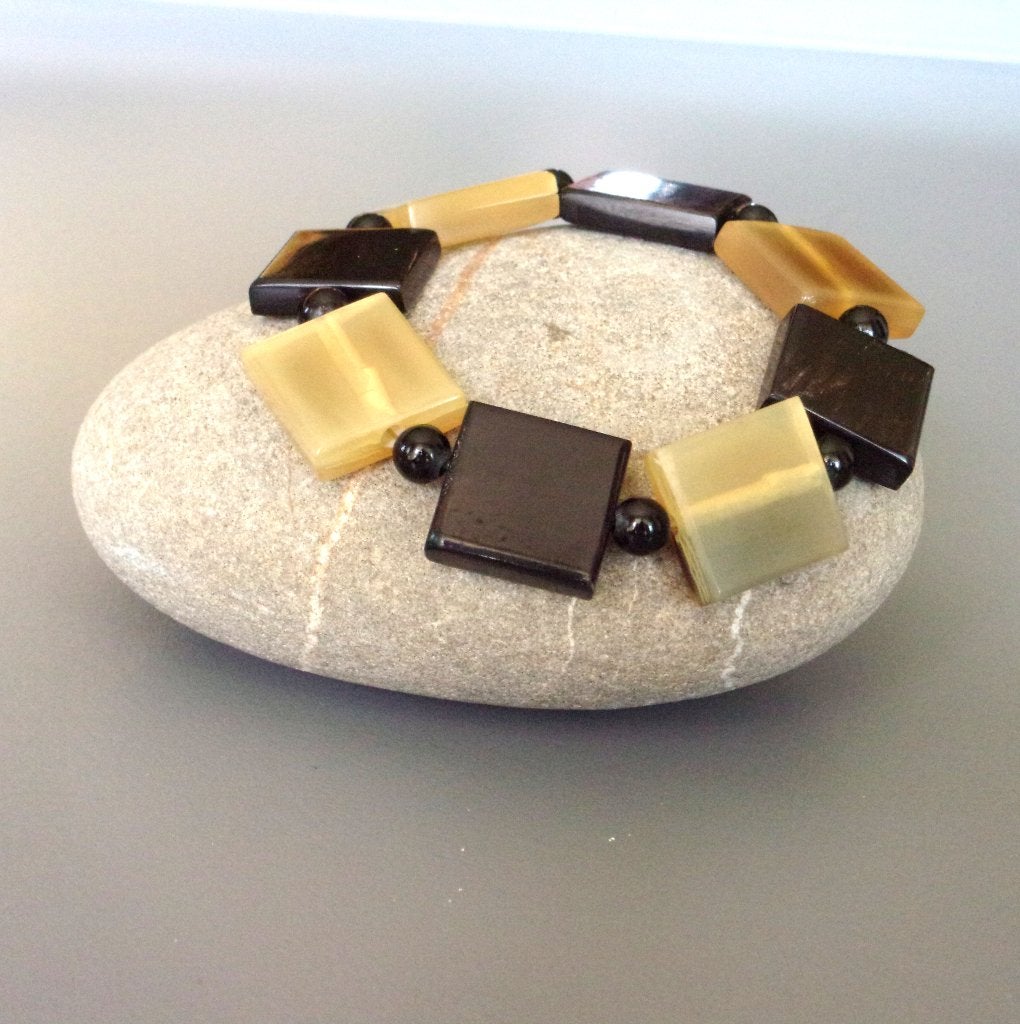 Armband in blonde en zwarte gemarmerde hoorn uit Madagaskar, Zwart, Nieuw, Ophalen of Verzenden, Elastiek