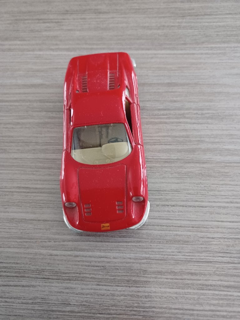 modelauto ferrari dino 246 GT, 1:36 schaal 1:36, Hobby en Vrije tijd, Modelauto's | 1:43, Ophalen of Verzenden, Zo goed als nieuw