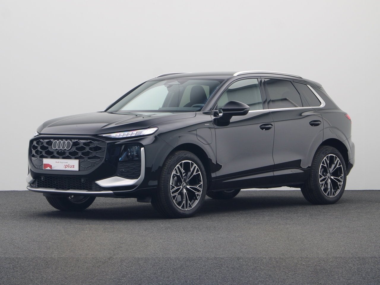 Audi Q3 SUV e-hybrid (PHEV) CORPORATE S 45 TFSIe 272 PK S TR, Auto's, Automaat, Zwart, 43 g/km, Hybride Elektrisch/Benzine
