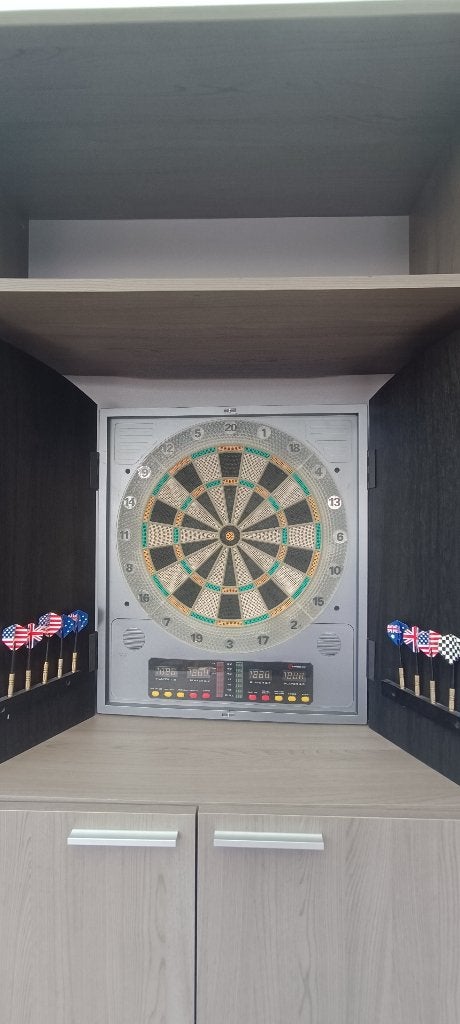 Elektronisch dartbord in kastje, Sport en Fitness, Verzenden, Gebruikt, Dartbord, Elektronisch