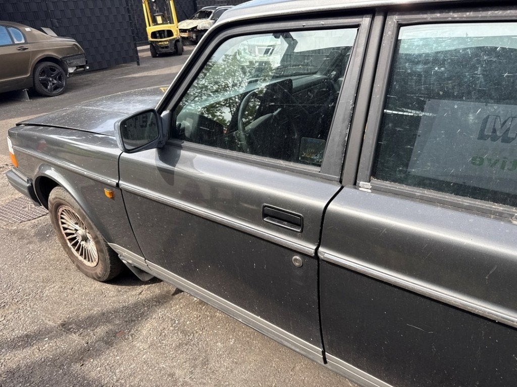 PORTIER LINKS VOOR Volvo 240 / 245 (01-1974/12-1993), Auto-onderdelen, Gebruikt, Deur, Info@volvocars.com, Voor