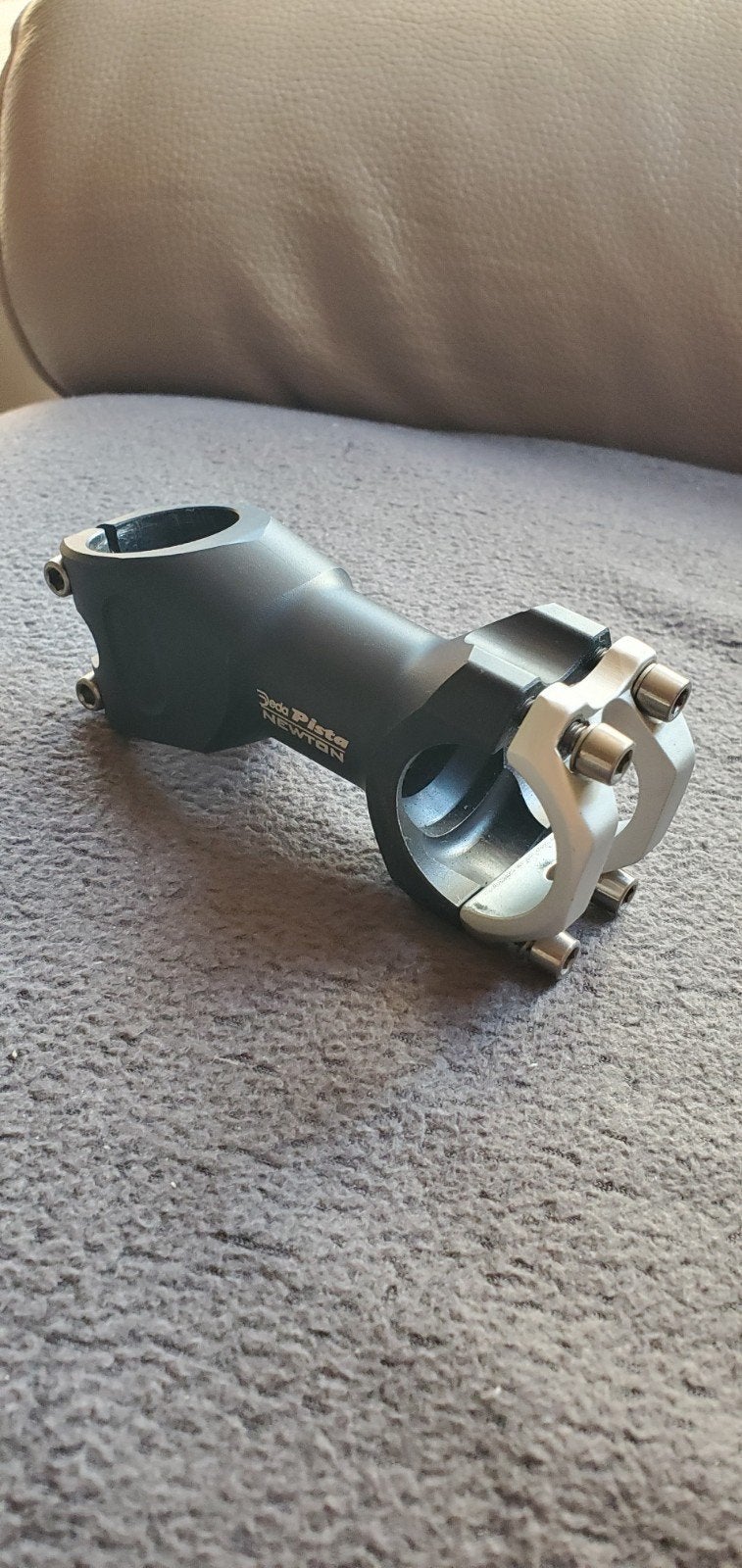 Fixed gear / piste / pista Deda stem

- Deda Pista Newton st, Fietsen en Brommers, Ophalen, Stuur