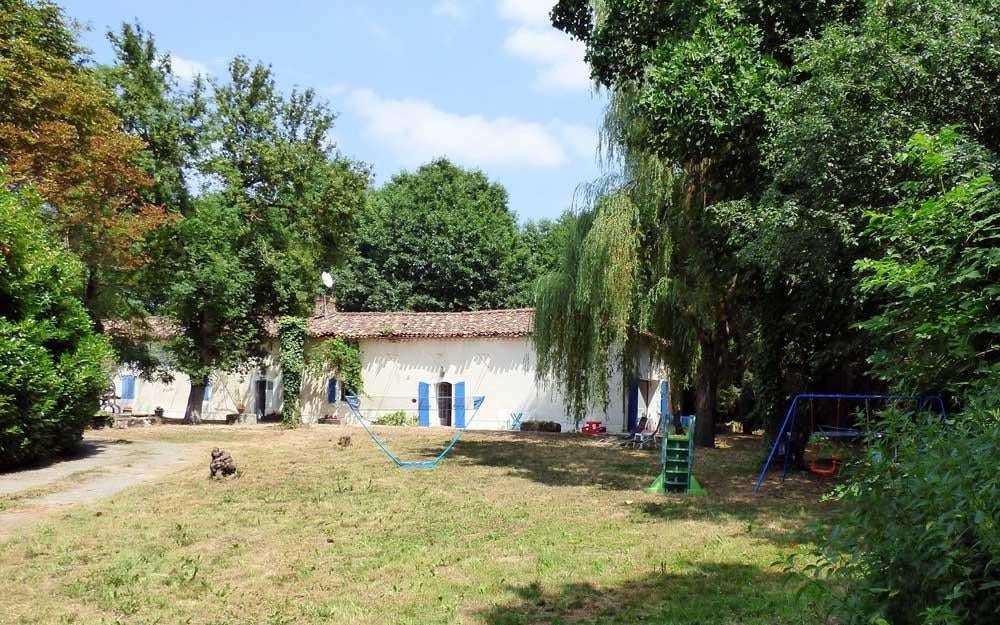 Maison en France  à louer dans le Tarn, France, Village