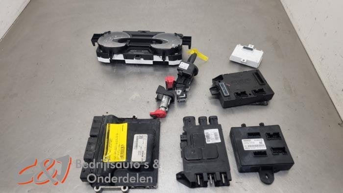 Serrure de contact + ordinateur d'un Renault Trafic, Renault, -, 3 mois de garantie, Utilisé