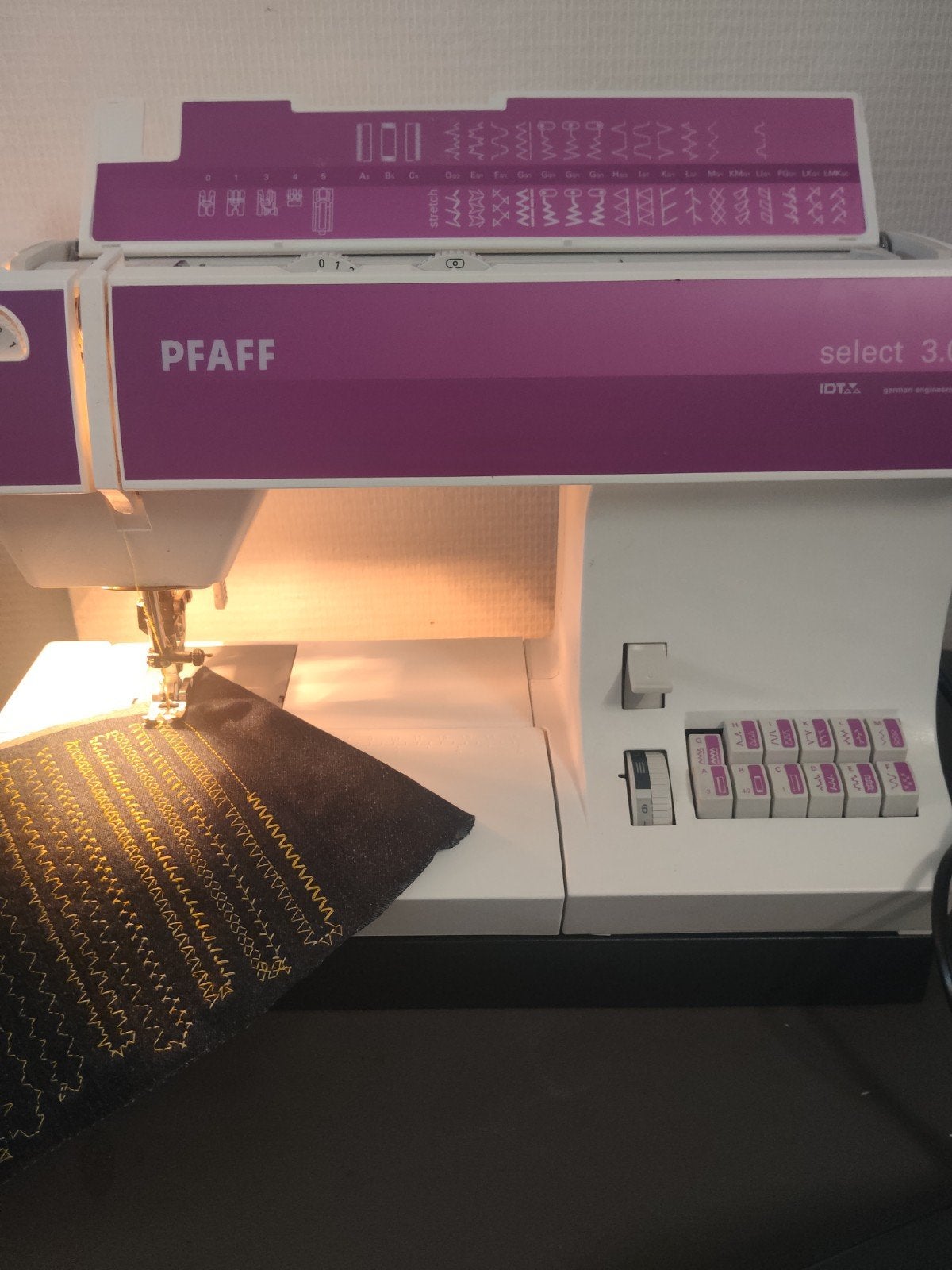 Machine à coudre Pfaff Select 3.0 – Révisée, Hobby & Loisirs créatifs, Machines à coudre & Accessoires, Enlèvement ou Envoi, Machine à coudre