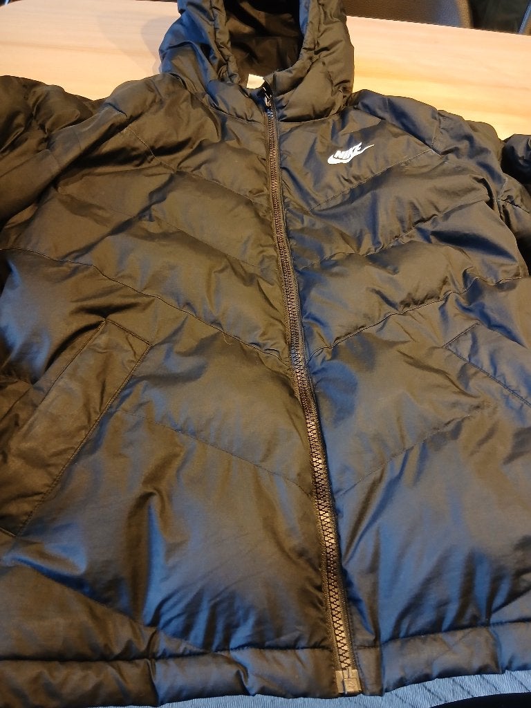 Winterjas Nike, Kinderen en Baby's, Kinderkleding | Maat 158, NIKE, Jongen of Meisje, Ophalen of Verzenden, Zo goed als nieuw