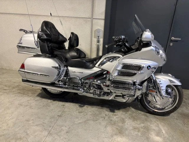 Honda GL1800 Goldwing in prachtstaat vol chroom, Motos, Tourisme, Entreprise, Plus de 35 kW, 1800 cm³