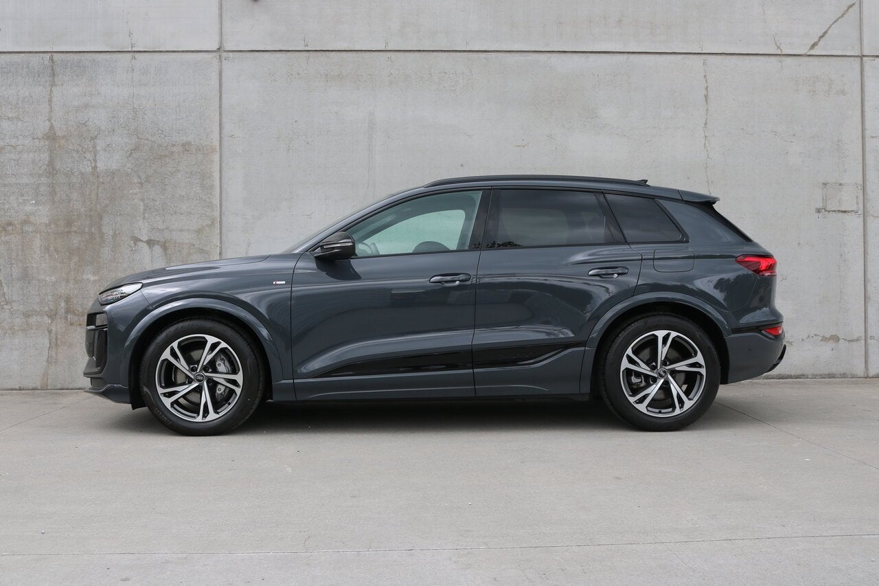 Audi Q6 e-tron quattro 388 pk, Autos, Audi, 0 kg, Argent ou Gris, 0 kg, Noir