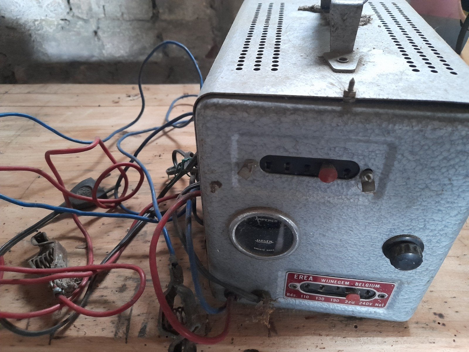 Chargeur de batterie vintage, Enlèvement