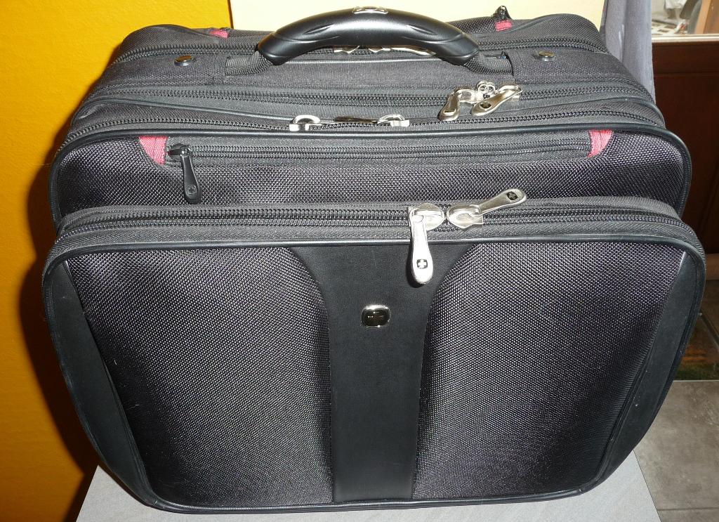 Cartable trolley pour ordinateur 17 pouces, Handtassen en Accessoires, Tassen | Schooltassen, Gebruikt, Zwart, Aktetas of Boekentas
