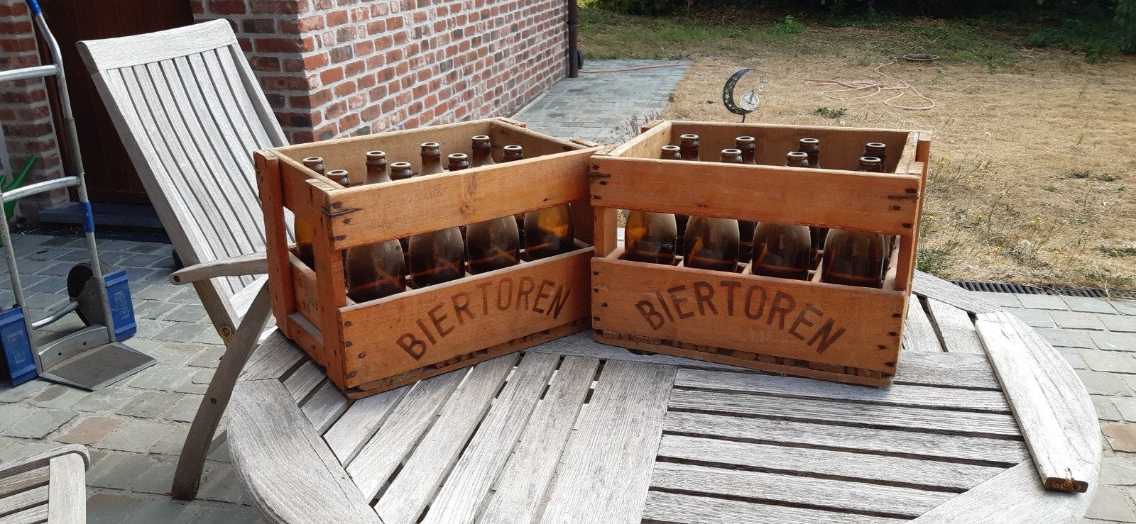 Bierbakken Biertoren met flesjes., Ophalen