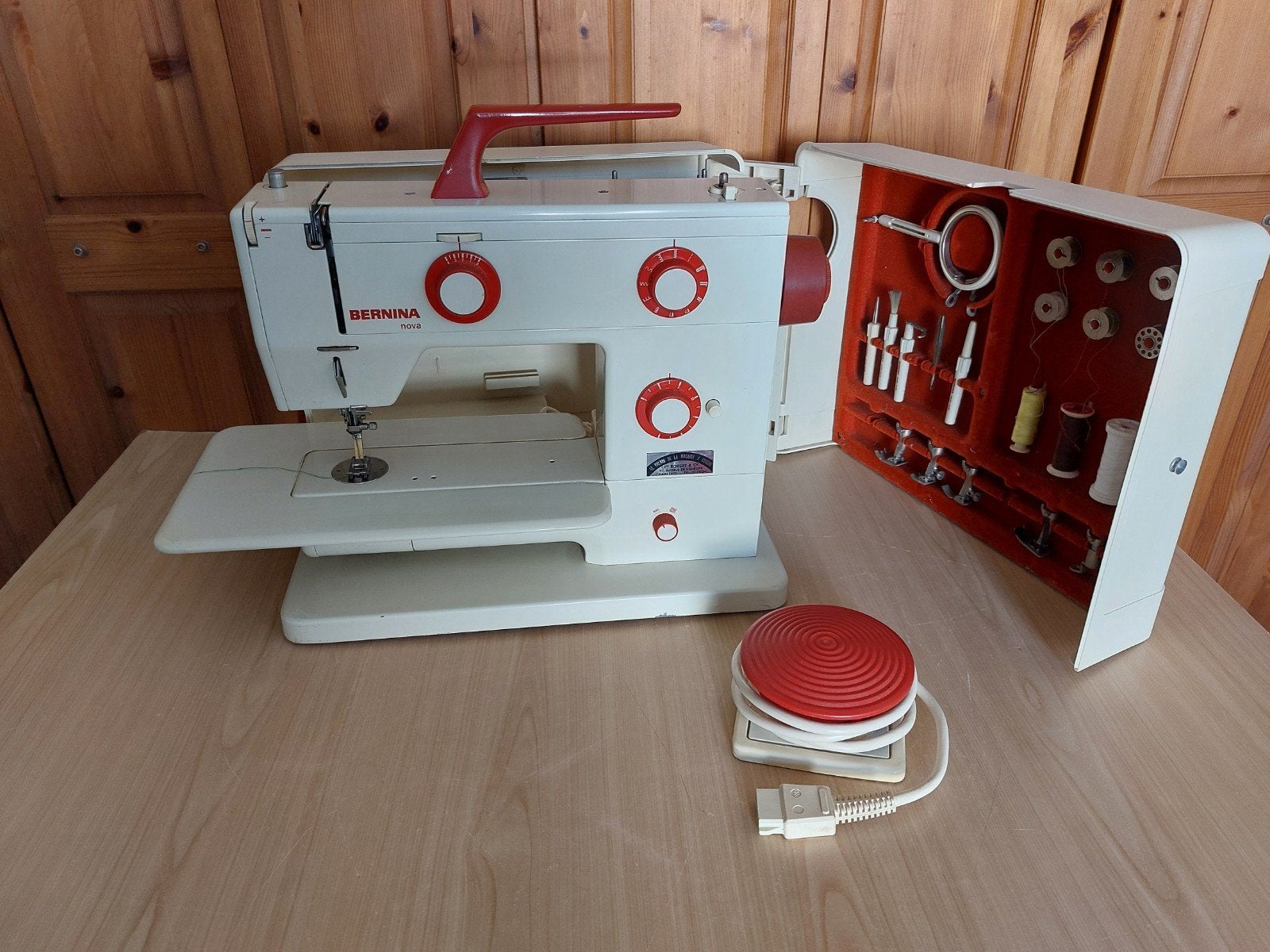machine à coudre BERNINA, Hobby & Loisirs créatifs, Enlèvement, Machine à coudre, Bernina