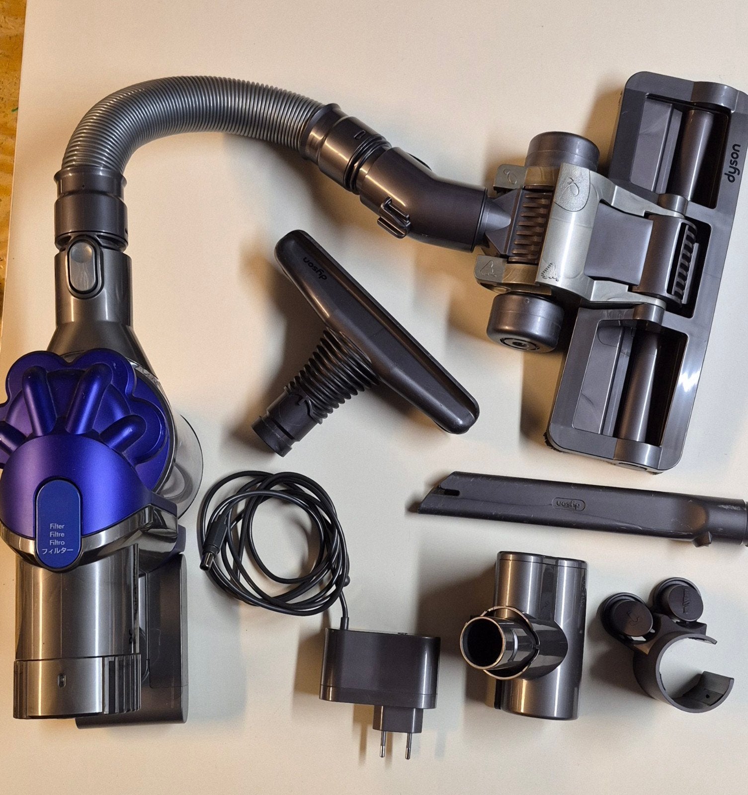 Dyson kruimelstofzuiger handstofzuiger DC34 + accessoires, Elektronische apparatuur, Ophalen, Dyson