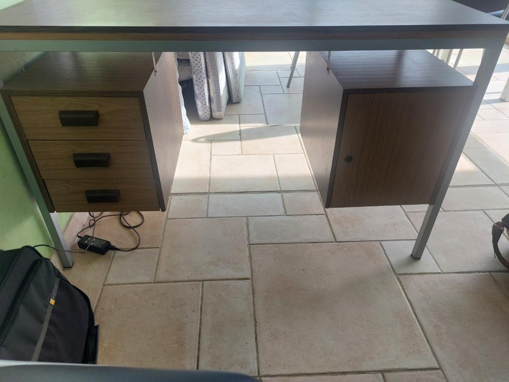 Bureau brun 3 tiroirs, 1 armoire, Huis en Inrichting, Bureaus, Ophalen