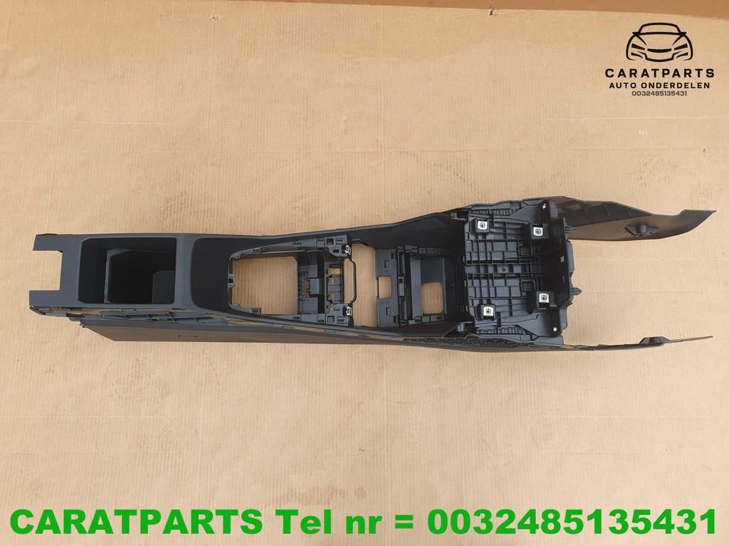 89A863242A 89A863242 Q4 e-tron middenconsole Q4 bekerhouder, Gebruikt, AUDI AG, Auto-Union-Strasse 1
85045  Ingolstadt, DE, Audi