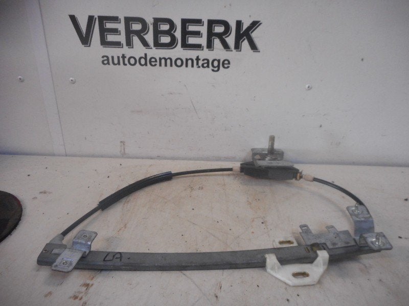 VITRE MECANISME MANUAL ARRIÈRE GAUCHE Volvo 440 (467218), Info@volvocars.com, Volvo Car Germany GmbH, Siegburger Straße 229
50679  Köln, DE