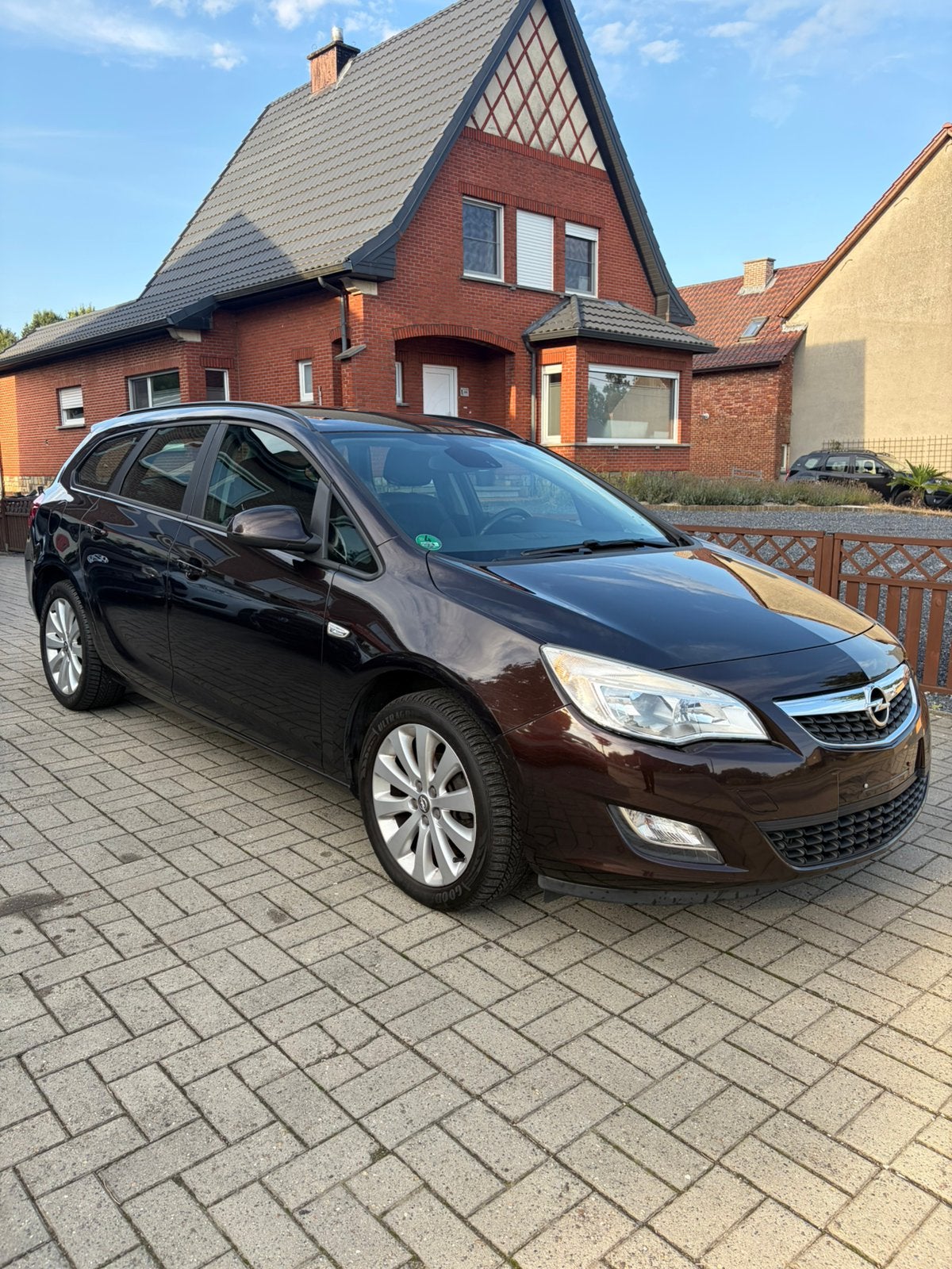 Opel Astra sports tourer 1.4 benzine automaat, Auto's, Opel, Automaat, Euro 5, Bedrijf, Trekhaak