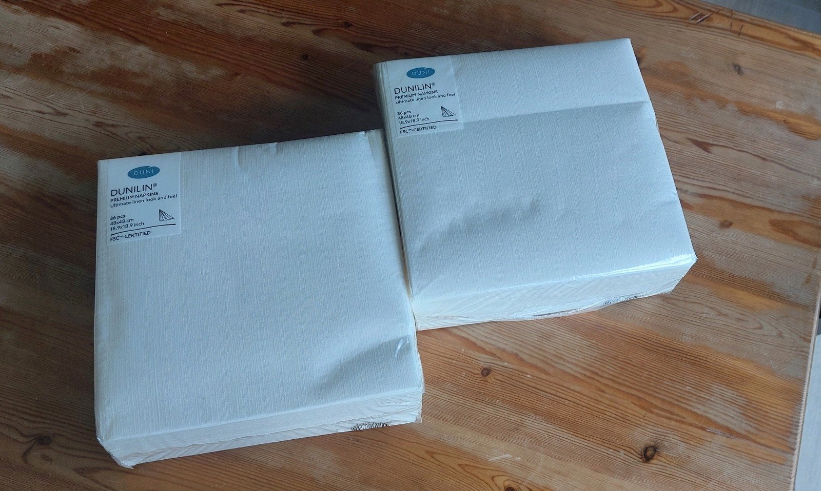 Twee pakken hoog kwalitatieve witte servetten, Ophalen