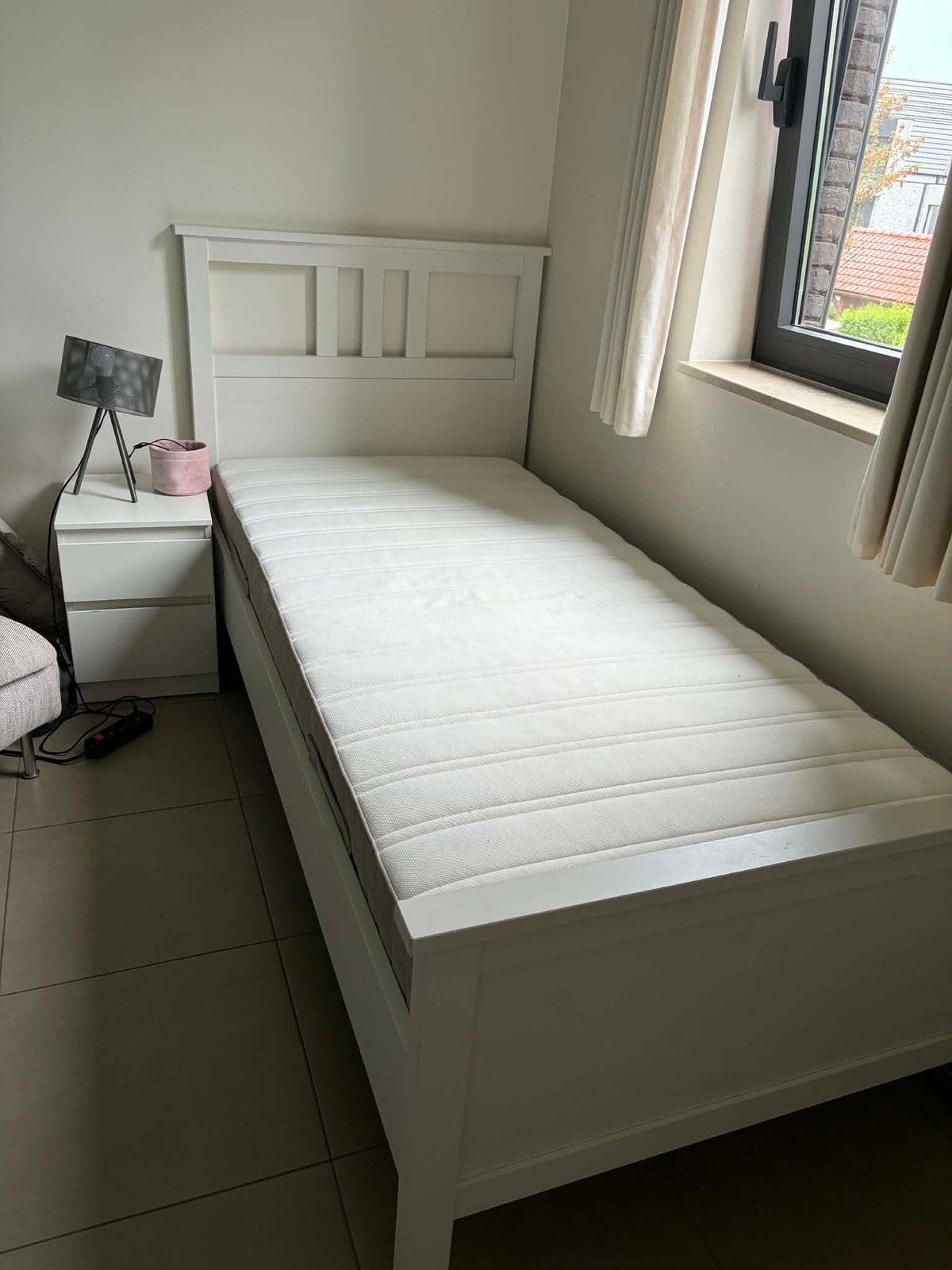 Twee keer een 1 persoonsbed ikea met hamarvik matras, Huis en Inrichting, Slaapkamer | Bedden, Ophalen, Zo goed als nieuw