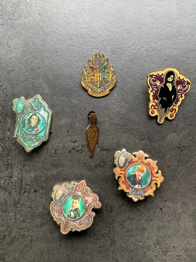 6 x pin's Harry Potter + Album Panini complet (2011), Verzamelen, Ophalen of Verzenden, Zo goed als nieuw, Overige typen
