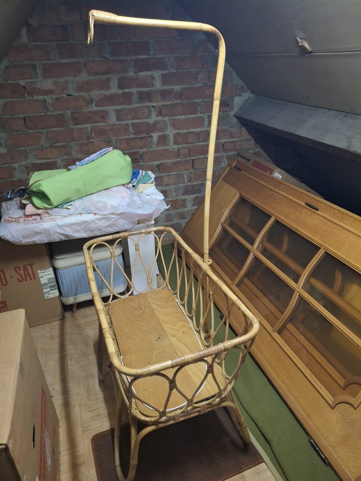 Vintage Rotan baby wiegje. Volledig met piekstok en matrasje, Enlèvement