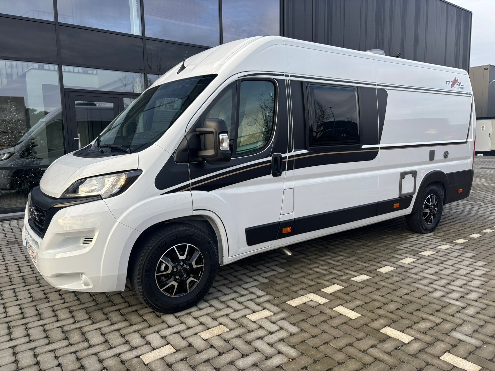 Malibu Carthago 640LE - Fiat Ducato (Nieuw) - camperbus, Caravans en Kamperen, Buscamper of Camperbus, Koelkast, Fiat, Tot en met 2