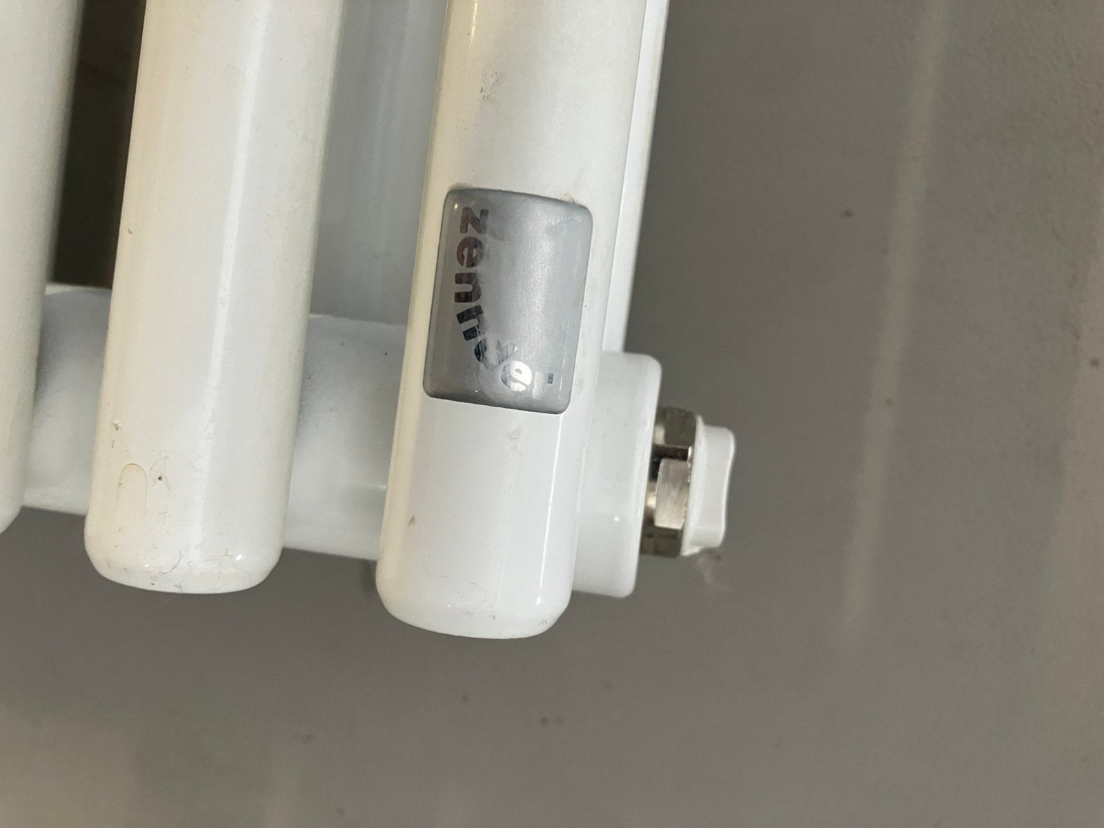 Zehnder handdoek radiator, Doe-het-zelf en Bouw, Ophalen, Zo goed als nieuw, Radiator