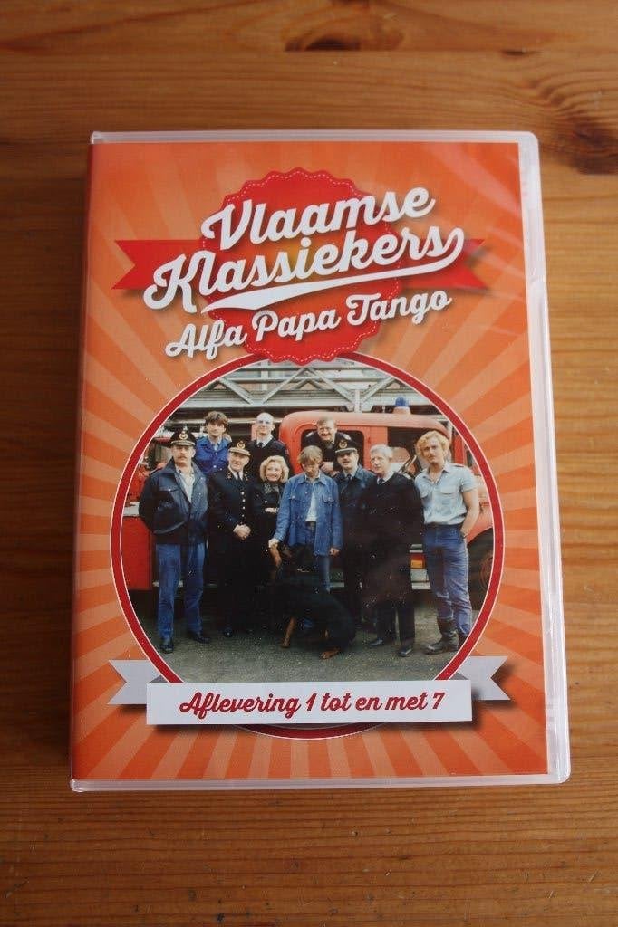 Alfa papa tango   knappe Vlaamse brandweer-serie!, CD & DVD, DVD | TV & Séries télévisées, Non fictionnel, Tous les âges, Comme neuf