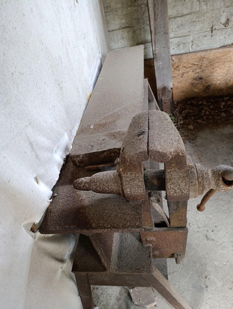 Établi avec Étau de forge ancien, Bricolage & Construction, Enlèvement, Étau