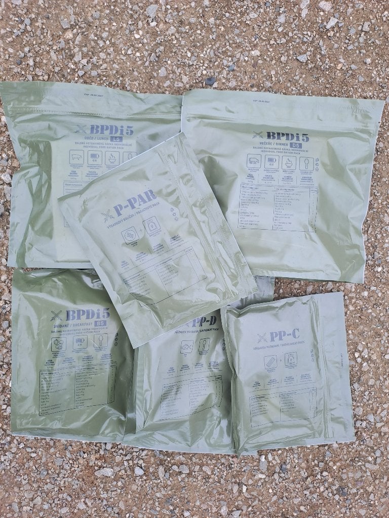 Tsjechische militaire MRE BPDi 5 + P-PAR Parachute Pack, Verzamelen, Verzenden, Landmacht, Foto of Poster