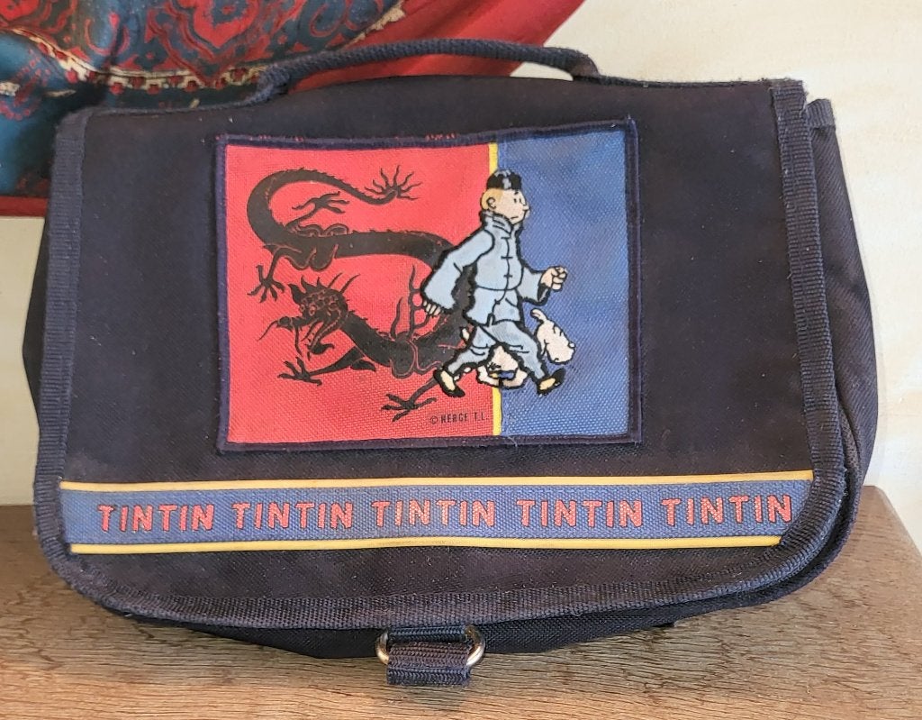 Hergé T.L. Tintin Lotus Bleu Sac à dos 30x20x6cm *** TTB ***, Enlèvement ou Envoi, Tintin, Comme neuf, Ustensile