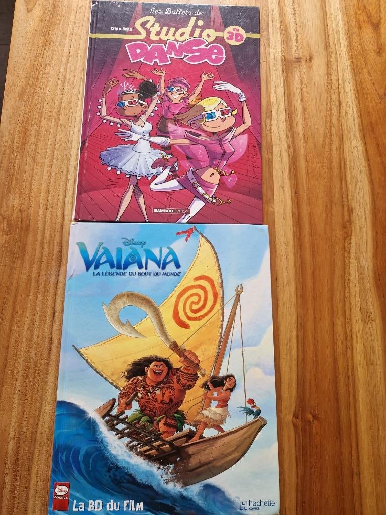 Lot 2 BDs - Vaiana et Studio danse sans les lunettes, Enlèvement, Utilisé