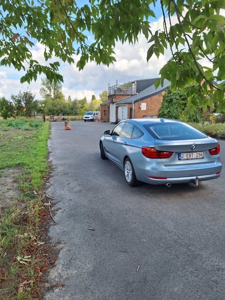 BMW 318d Gran Turismo – 2015 – Automaat – Euro 6b - 220k, Autos, Cuir, Achat, Carnet d'entretien, 5 portes