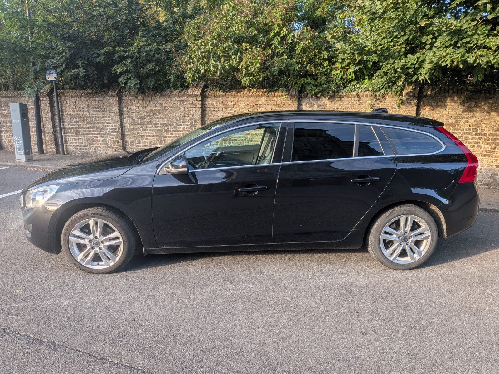 Volvo V60 D2 2013 214000km, Auto's, Voorwielaandrijving, Zwart, 1600 cc, Zwart