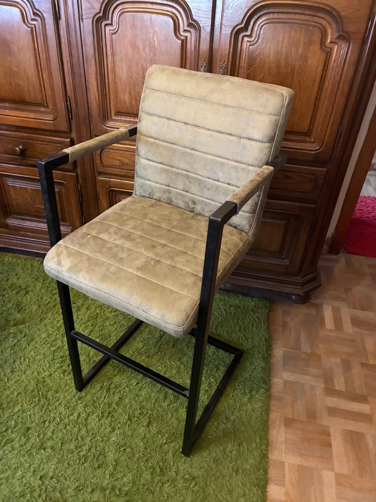 Bartafel en 4 hoge stoelen, Ophalen, Zo goed als nieuw