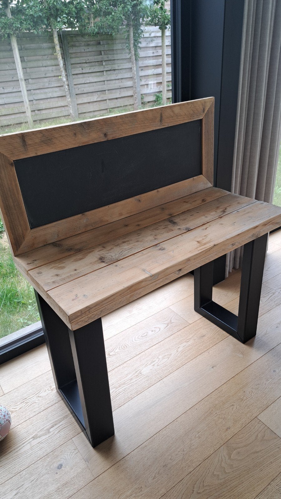 kinderbureau in eik met stalen poten, Kinderen en Baby's, Kinderkamer | Inrichting en Decoratie, Ophalen
