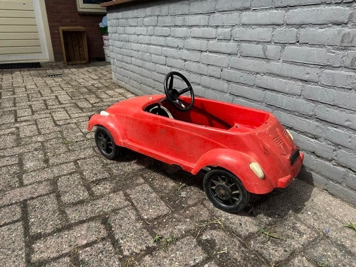 Rode VW trapauto voor kinderen - Vintage model