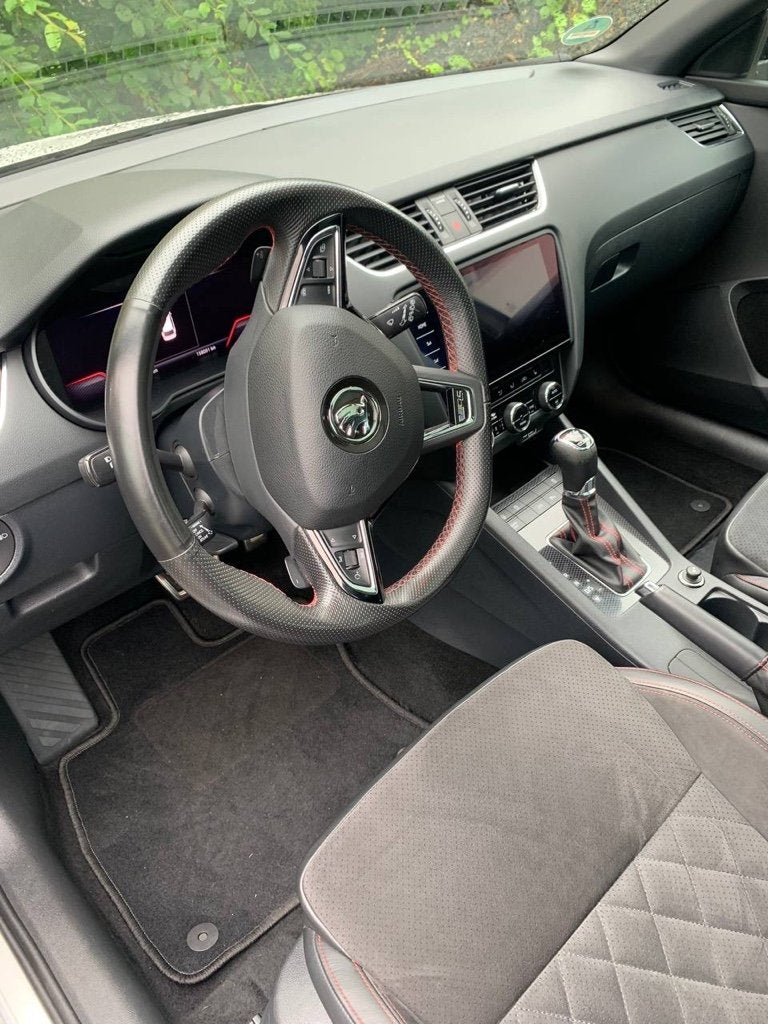 Skoda octavia problème boîte et volant moteur, Achat, 135 kW, Entreprise, 1968 cm³