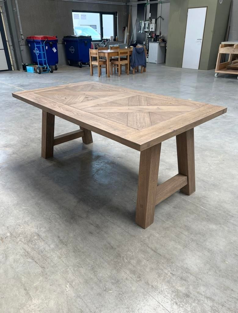 Massieve eettafel, Huis en Inrichting, Ophalen, Zo goed als nieuw