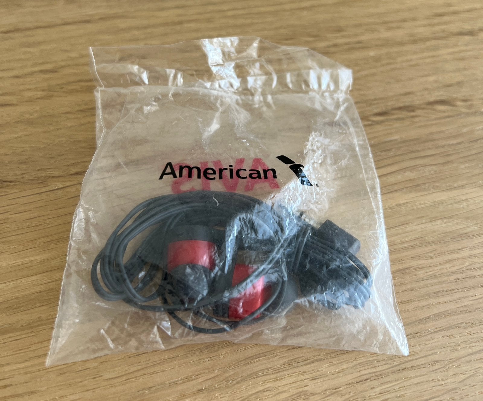 American Airlines & Avis oordopjes ongeopend uit 2017, Neuf, Enlèvement ou Envoi, Autres marques, Intra-auriculaires (Earbuds)
