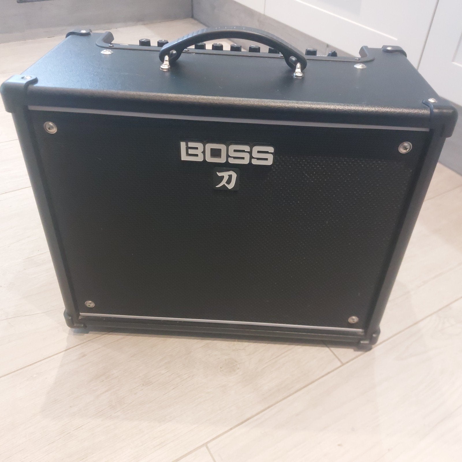 Boss Katana 50 gitaarversterker, Enlèvement, Comme neuf, Guitare, 50 à 100 watts