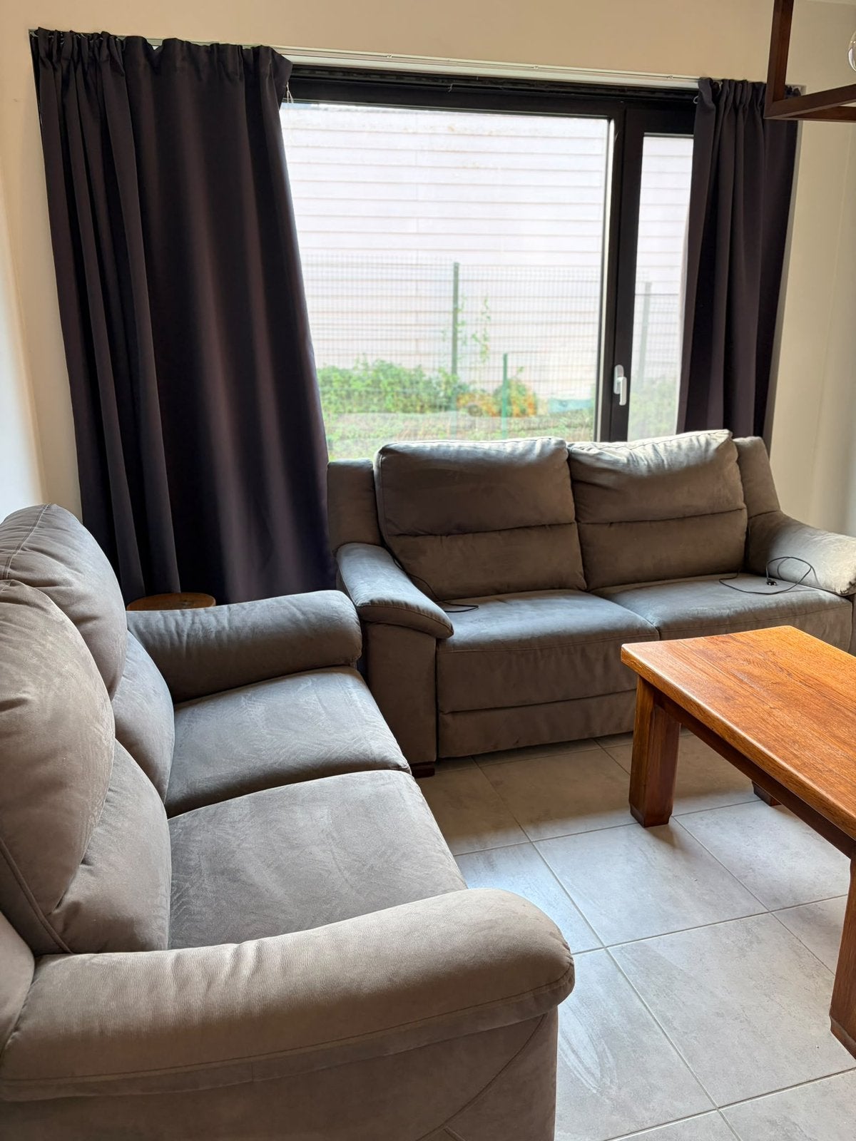 Moderne grijze 3 + 2 zit met relax en oplaadfunctie gsm, Huis en Inrichting, Ophalen, Kunststof, 100 tot 125 cm, 150 tot 200 cm