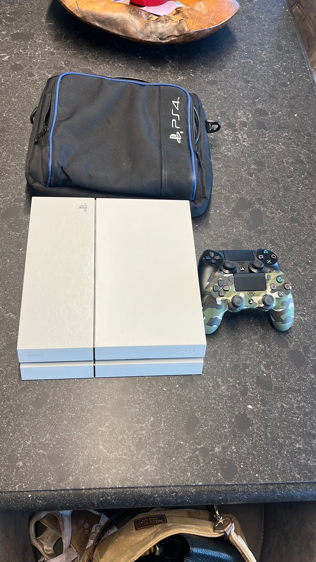 Sony PlayStation 4+ 2 controllers en opbergtas, 2 joueurs, Enlèvement, Utilisé, À partir de 3 ans