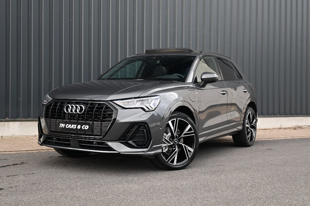 Audi Q3 45TSFIe Hybride S-line Pano, Trekh 360Cam, ACC, BTW, 4 cilinders, Alcantara, Zwart, 5 zetels