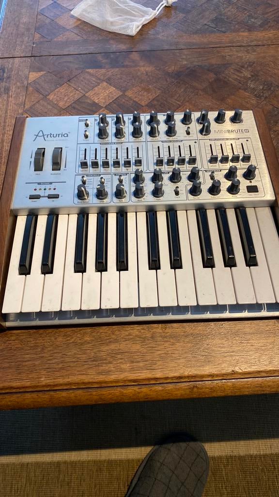 Arturia minibrute se, Enlèvement, Comme neuf
