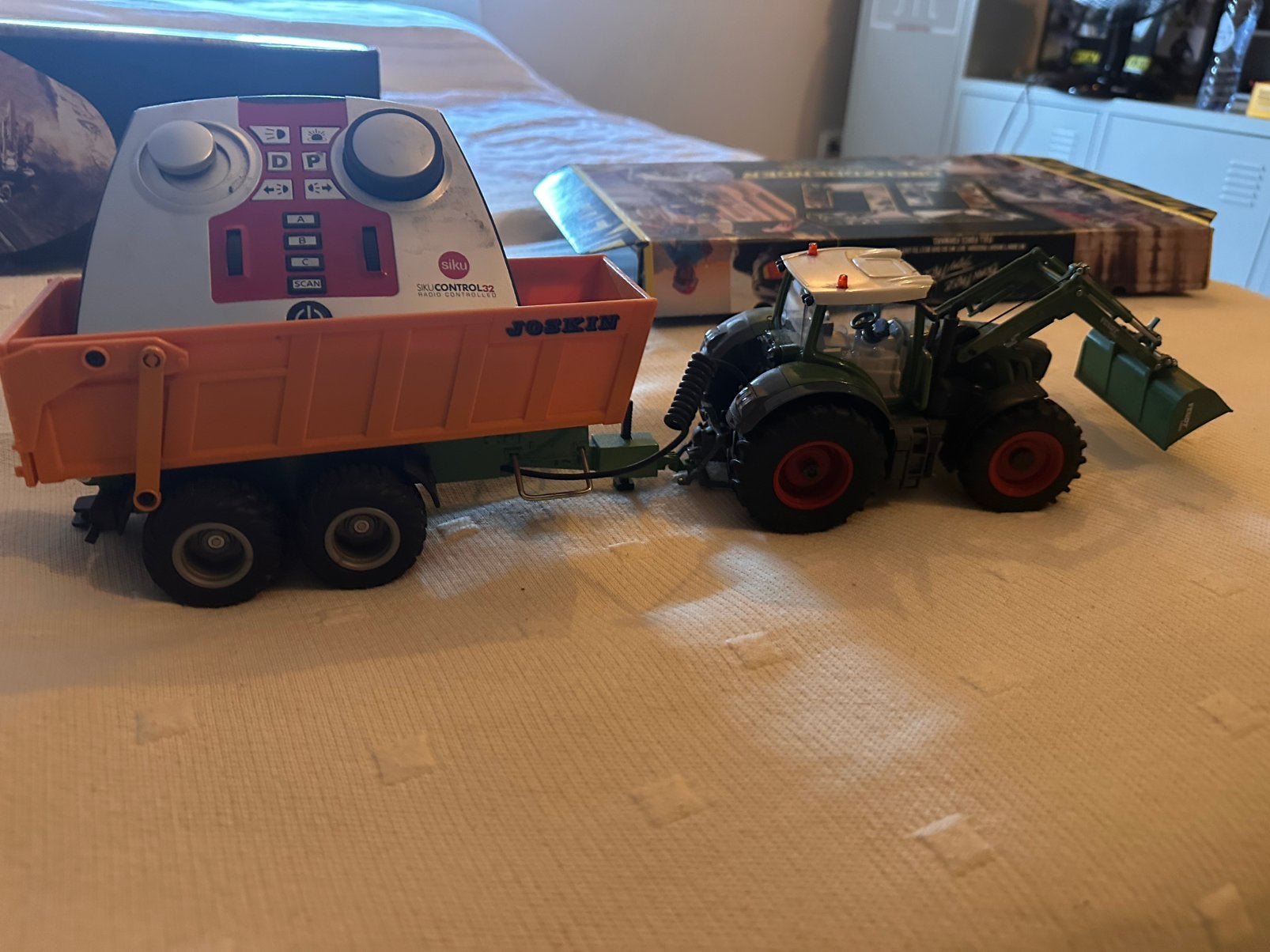 Siku fendt 393 met joskin kieper, Ophalen, Zo goed als nieuw