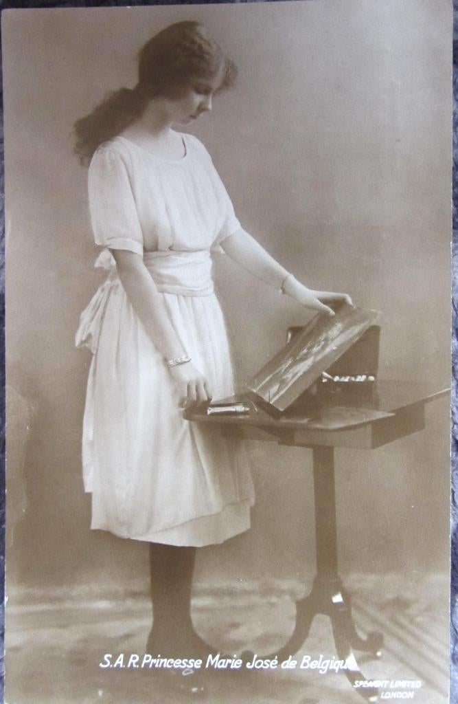 KAART: PRINSES MARIE JOSE VAN BELGIË, Ophalen of Verzenden, Zo goed als nieuw, Kaart, Foto of Prent