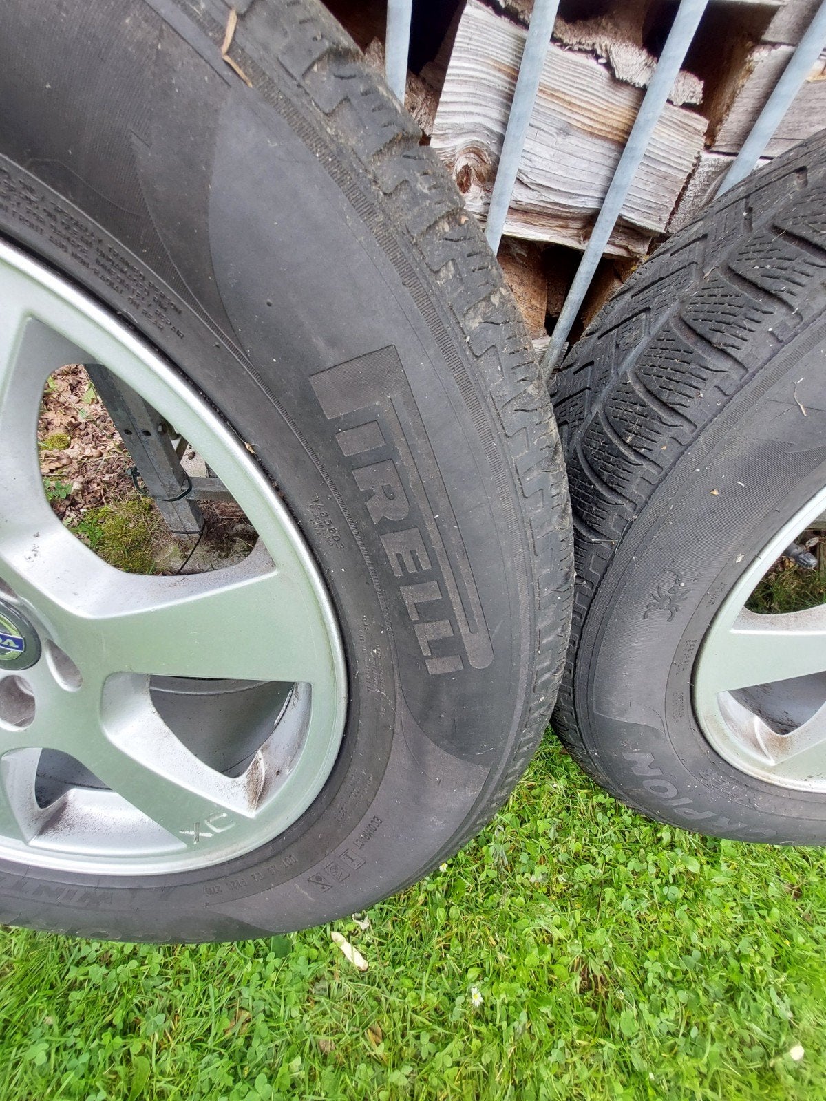 4 winterbanden met volvo velg XC, Ophalen, Gebruikt, 17 inch, Winterbanden