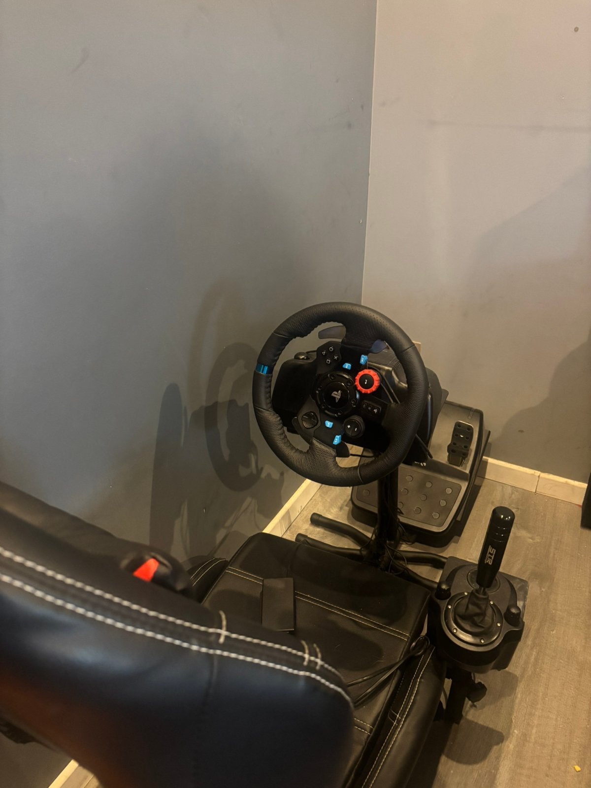Simracing setup logitech, Zo goed als nieuw